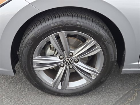 Used 2024 Volkswagen Jetta SE image 7