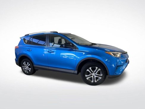 Used 2018 Toyota RAV4 LE image 34