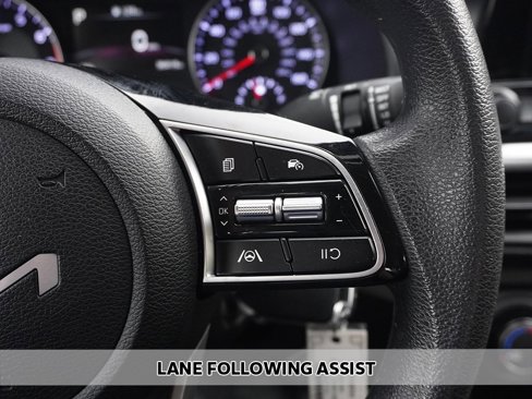 Used 2023 Kia Forte LXS image 3