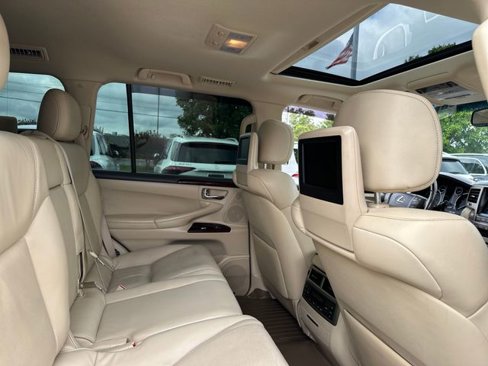 Used 2014 Lexus LX 570 4WD image 30
