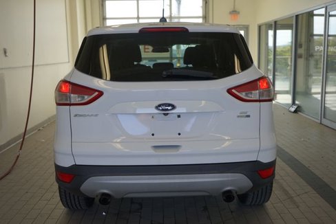 Used 2015 Ford Escape SE image 3