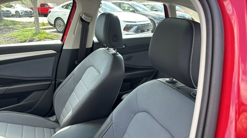 Used 2025 Volkswagen Jetta SE image 25