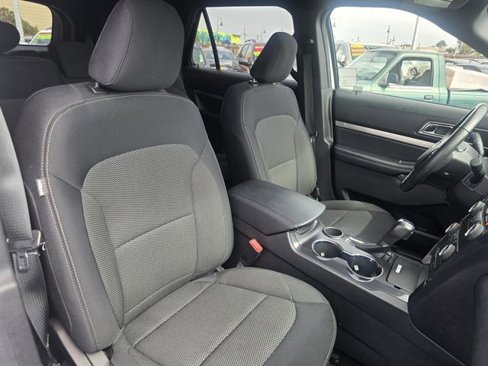 Used 2019 Ford Explorer XLT image 16