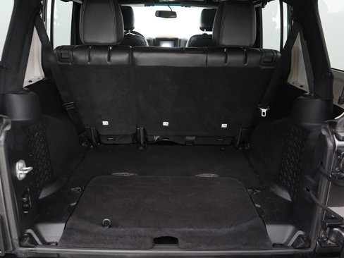 Used 2016 Jeep Wrangler Unlimited Rubicon w/ Connectivity Group image 9