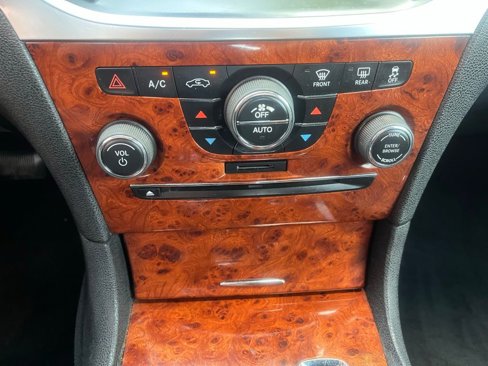 Used 2014 Chrysler 300 image 34