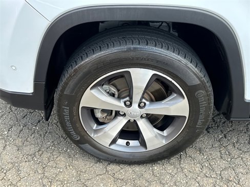 Used 2021 Jeep Cherokee Limited image 8