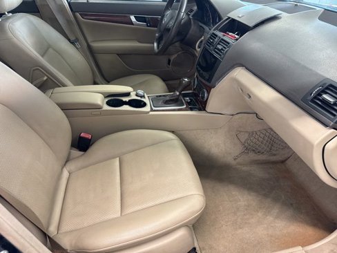 Used 2010 Mercedes-Benz C 300 4MATIC Sedan image 23
