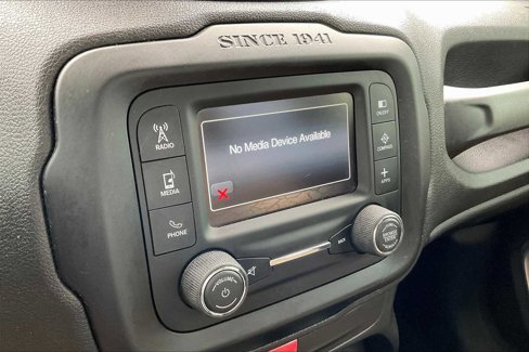 Used 2017 Jeep Renegade Latitude image 32