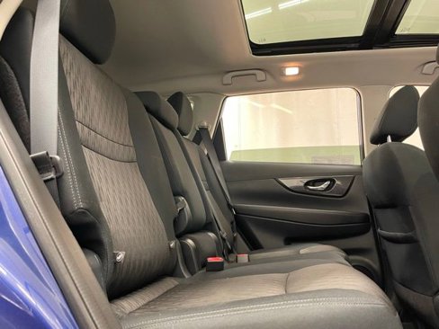 Used 2018 Nissan Rogue SV image 12