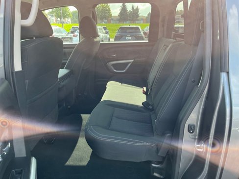 Used 2018 Nissan Titan S image 23