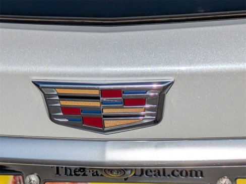 Used 2022 Cadillac XT6 Premium Luxury image 9