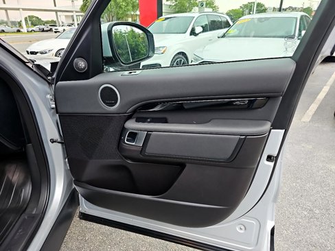 Used 2018 Land Rover Discovery SE image 44