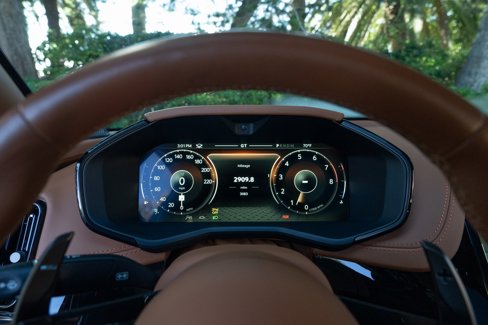 Used 2025 Aston Martin DBX 707 image 12