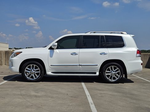 Used 2014 Lexus LX 570 4WD image 2