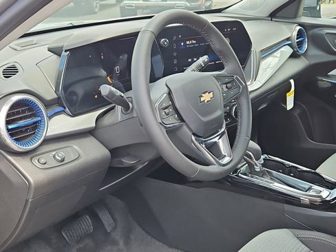 New 2025 Chevrolet Trax LT w/ Driver Confidence Package image 8
