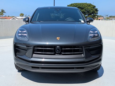 Certified 2024 Porsche Macan image 6