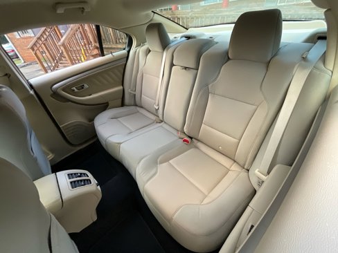 Used 2013 Ford Taurus SEL image 28