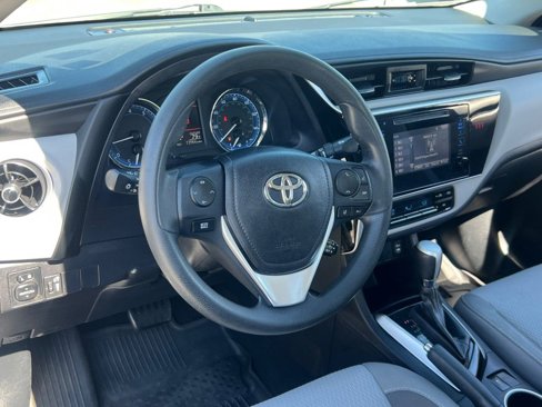 Used 2018 Toyota Corolla LE image 17