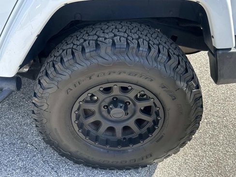 Used 2016 Jeep Wrangler Unlimited Sahara image 13