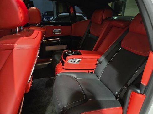 Used 2017 Rolls-Royce Ghost Black Badge image 14