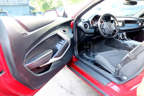 Used 2018 Chevrolet Camaro LT w/ RS Package image 10