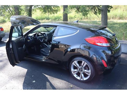 Used 2013 Hyundai Veloster w/ Tech Pkg image 12