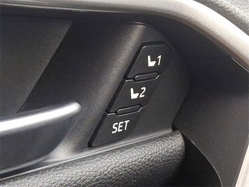Used 2020 Toyota RAV4 Limited image 28