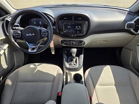 Used 2023 Kia Soul LX w/ LX Technology Package image 13