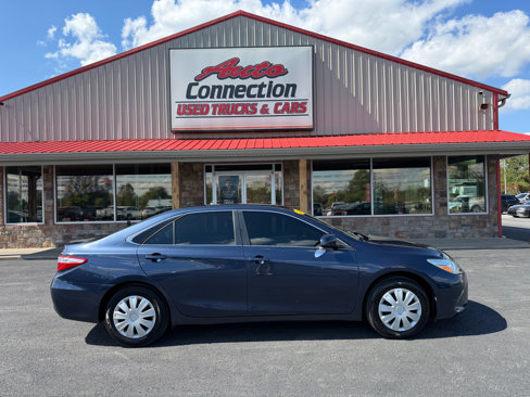 Used 2016 Toyota Camry LE image 3