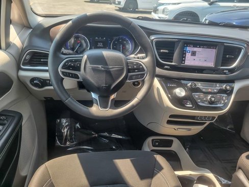 Certified 2023 Chrysler Voyager LX image 12