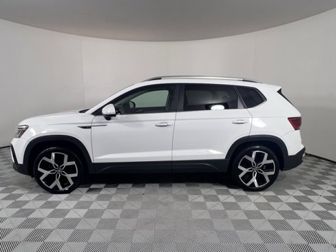 Used 2022 Volkswagen Taos SEL w/ Panoramic Sunroof Package image 4