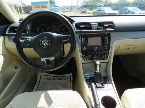 Used 2014 Volkswagen Passat 1.8T SE image 23