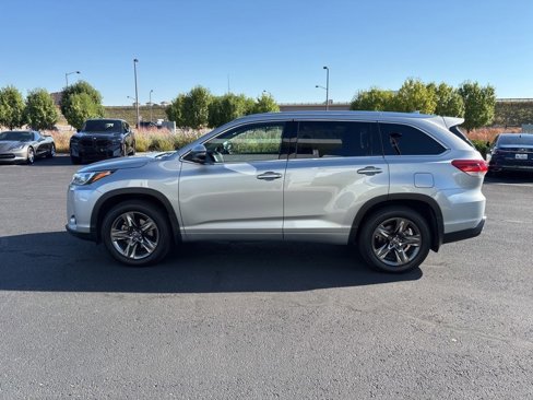 Used 2017 Toyota Highlander Limited Platinum image 2