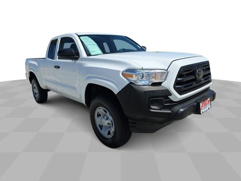 Used 2018 Toyota Tacoma SR image 2