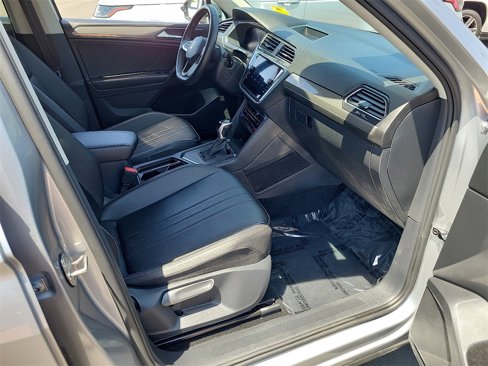 Used 2022 Volkswagen Tiguan SE image 18