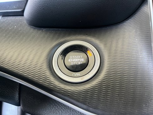 Used 2024 Jeep Grand Cherokee L Laredo image 29