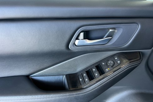 Used 2024 Nissan Rogue SV image 11