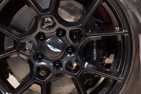 Used 2022 Aston Martin DBX image 13