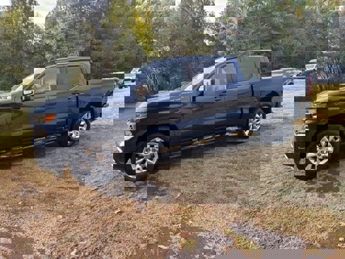 Used 2022 Chevrolet Silverado 1500 Custom image 2