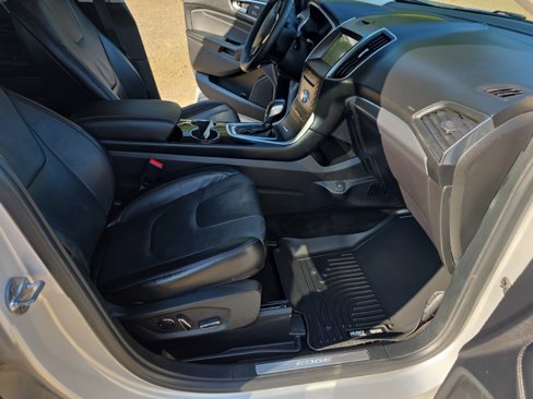 Used 2018 Ford Edge Titanium w/ Technology Package image 17