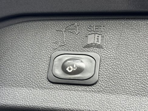 Used 2018 Ford Escape SEL image 10