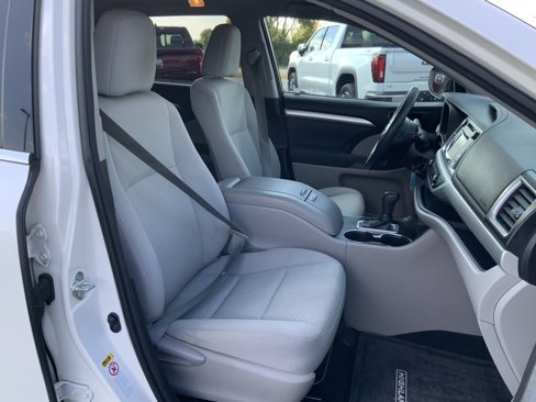 Used 2014 Toyota Highlander LE image 55