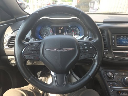 Used 2015 Chrysler 200 S image 28