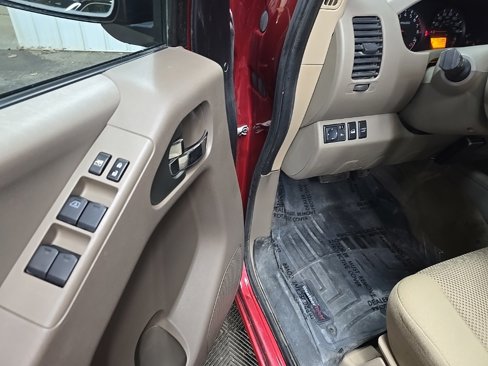 Used 2015 Nissan Frontier SV image 26
