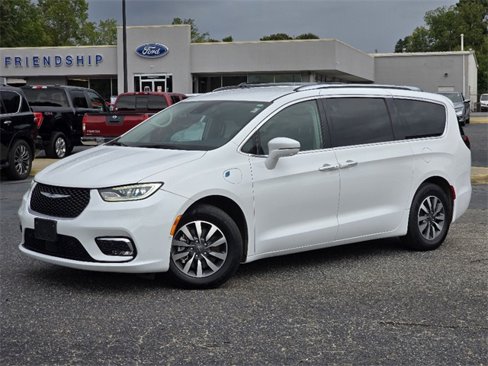 Used 2021 Chrysler Pacifica Touring-L image 2