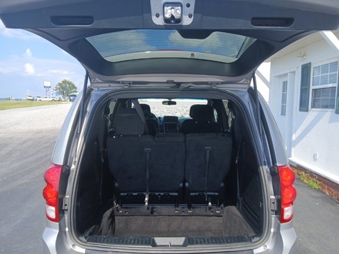 Used 2016 Dodge Grand Caravan SE image 18