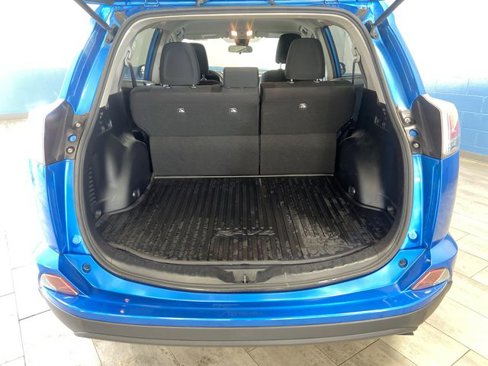 Used 2018 Toyota RAV4 LE image 12