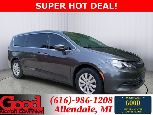 Used 2020 Chrysler Voyager L image 1