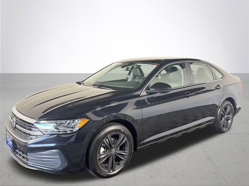 Certified 2024 Volkswagen Jetta SE image 2