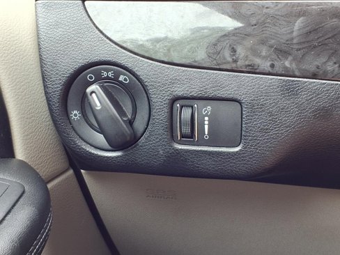 Used 2018 Dodge Grand Caravan SE w/ UConnect Hands-Free Group image 15